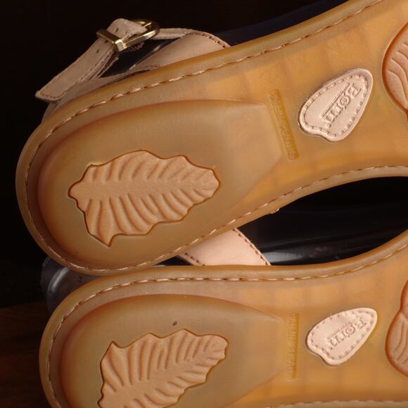 Born Sandals Womens SZ 9M Beige Mai Easy Leather Ankle Strap Comfort Flat Shoes - Picture 12 of 16